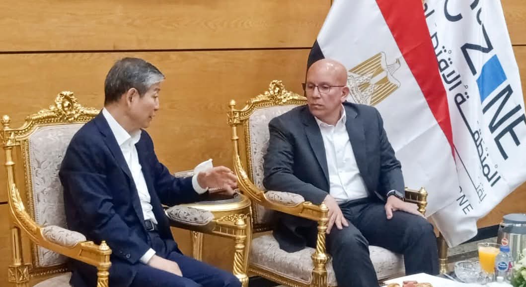 اقتصادية القناة تستقبل السفير الصيني لبحث فرص الاستثمار بالموانئ والمناطق الصناعية