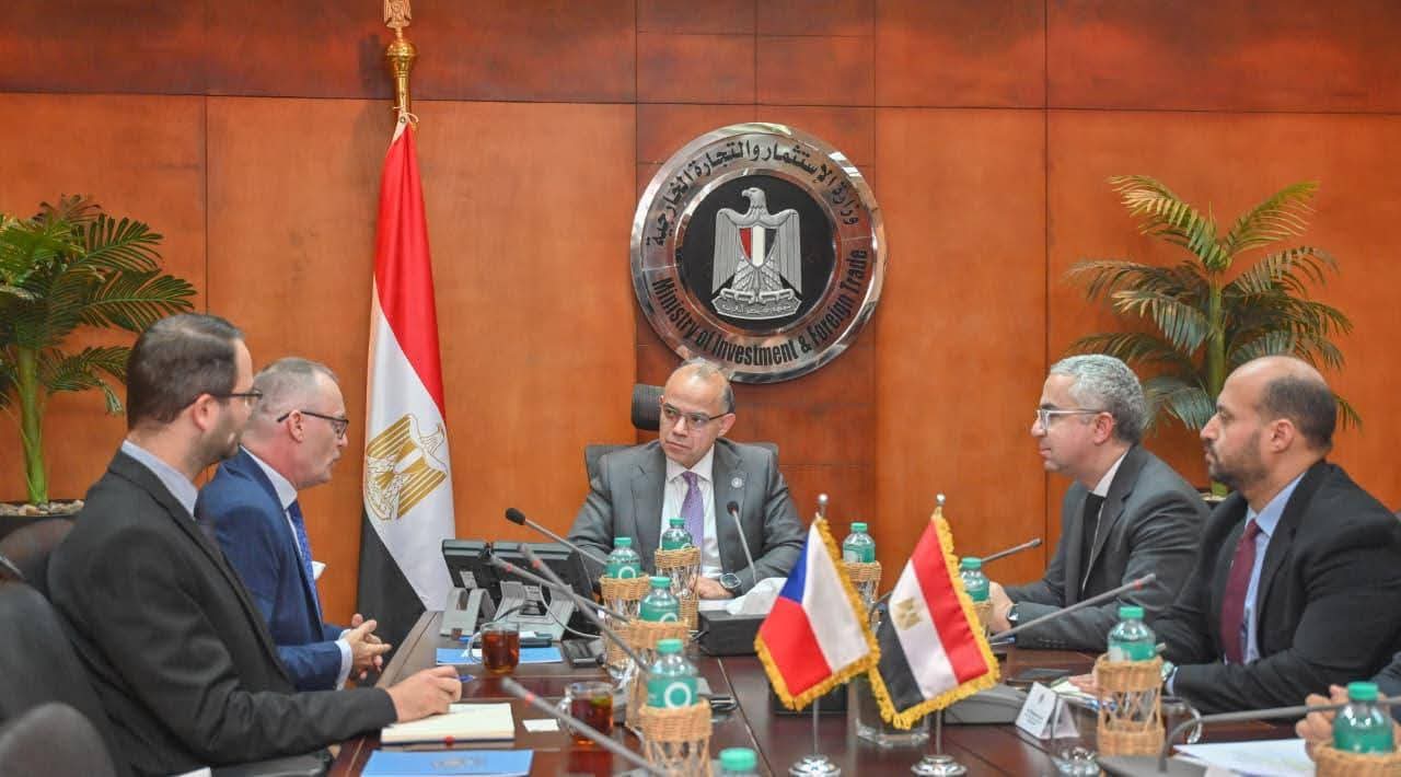 وزير الاستثمار يبحث مع سفير التشيك تعزيز الشراكة الاستثمارية والتجارية وتوطين التكنولوجيا المتقدمة