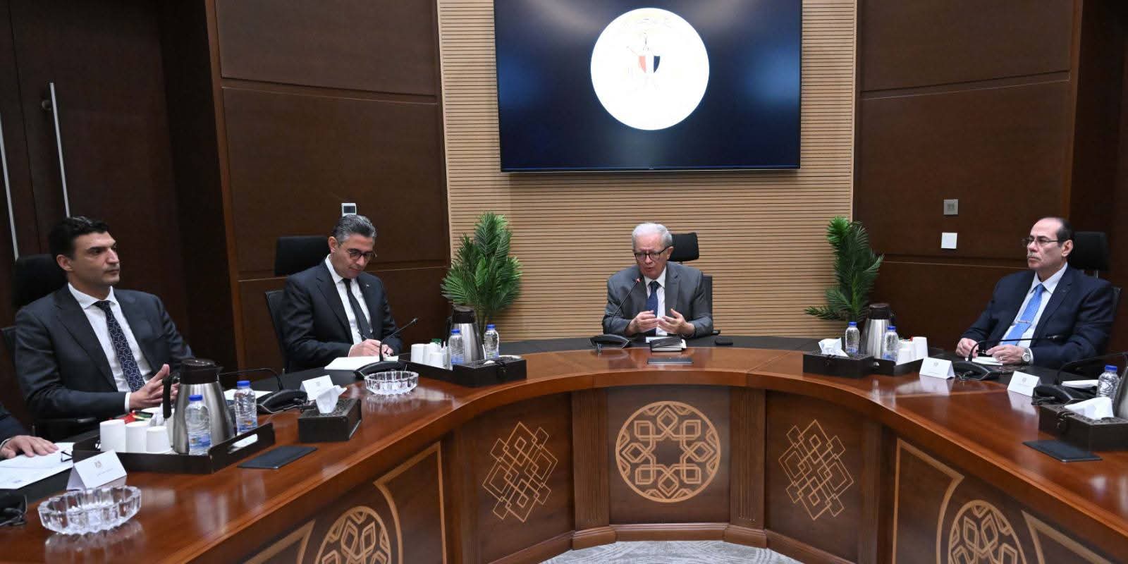 نائب رئيس الوزراء يعقد اجتماعا لمتابعة جهود توفير السلع ومستلزمات الإنتاج