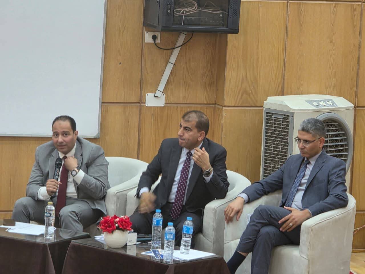 طلاب كلية طب الأسنان بجامعة سوهاج يناقشون صحة الفم وأورام الوجه والفكين