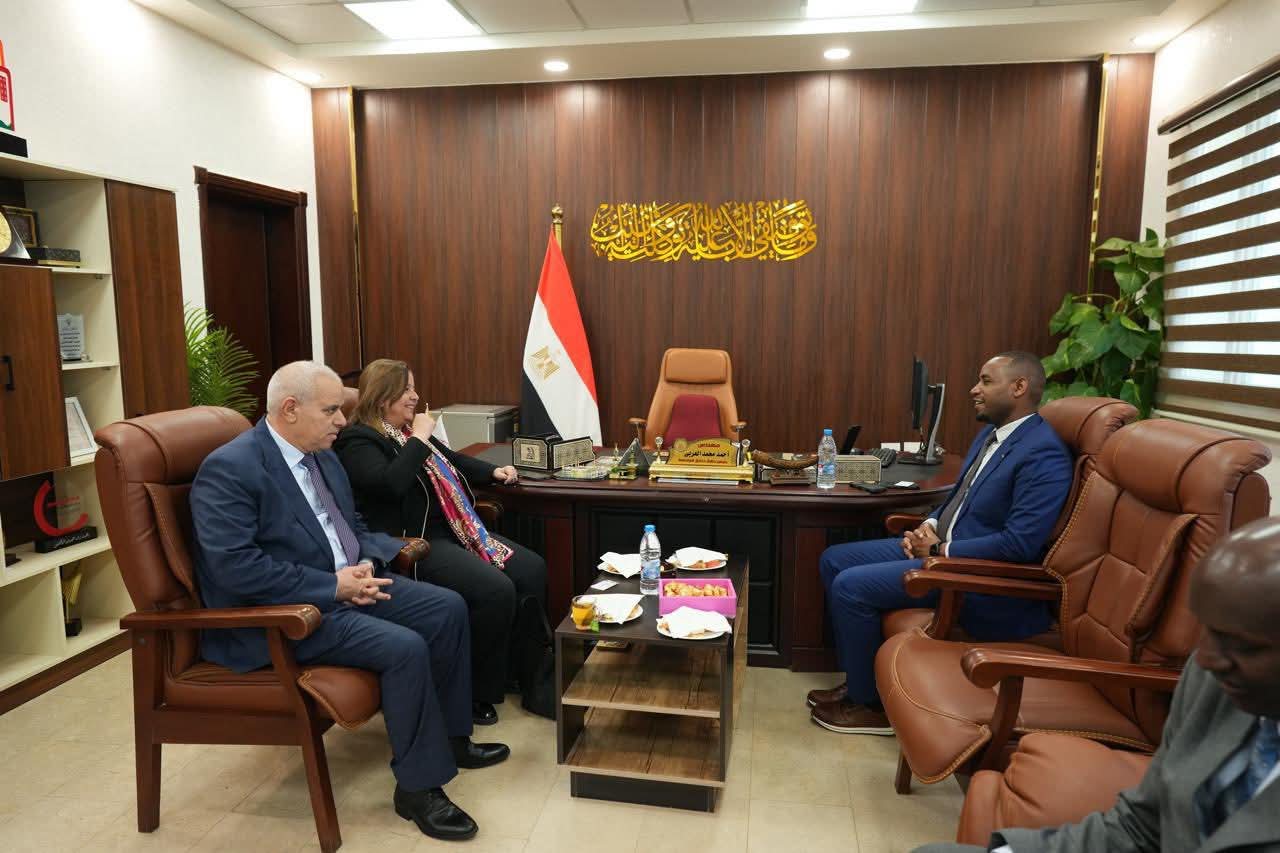 مي عبد الحميد تلتقي وزير الدولة للبنية التحتية في رواندا وتستعرض معه سكن لكل المصريين
