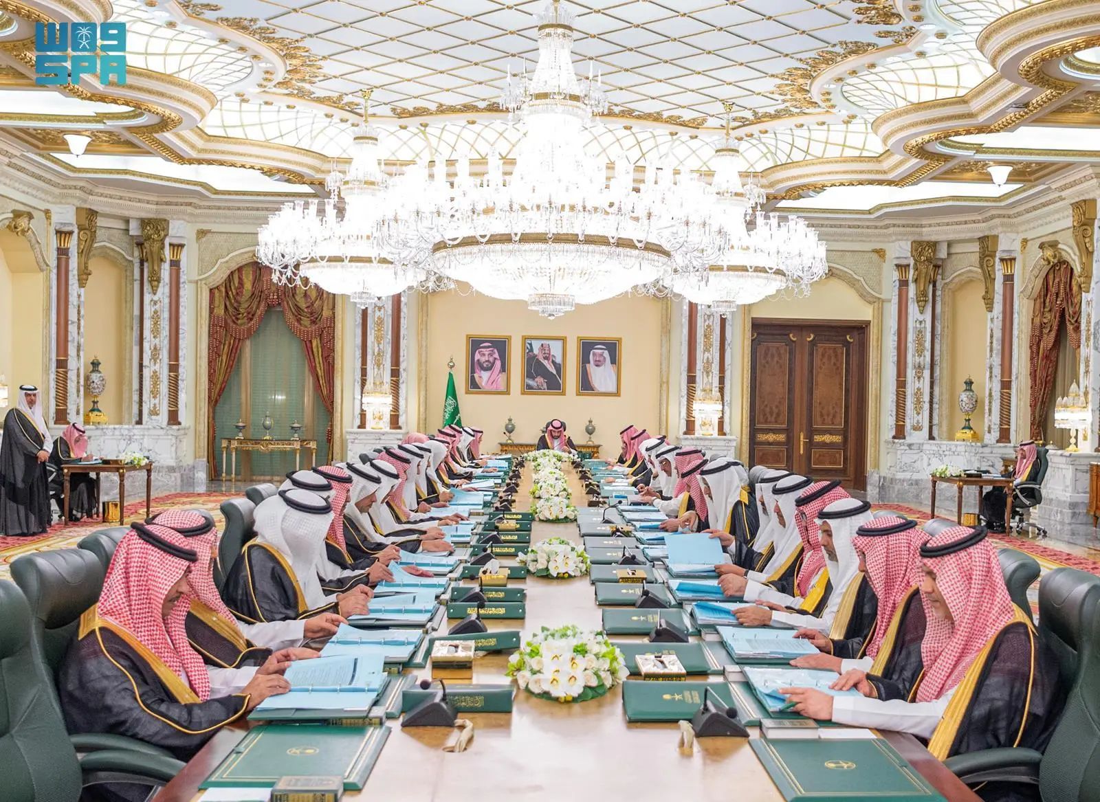الوزراء السعودي يؤكد دعم المملكة لجميع الجهود والمساعي الدبلوماسية الهادفة إلى إرساء دعائم السلم والاستقرار العالميين