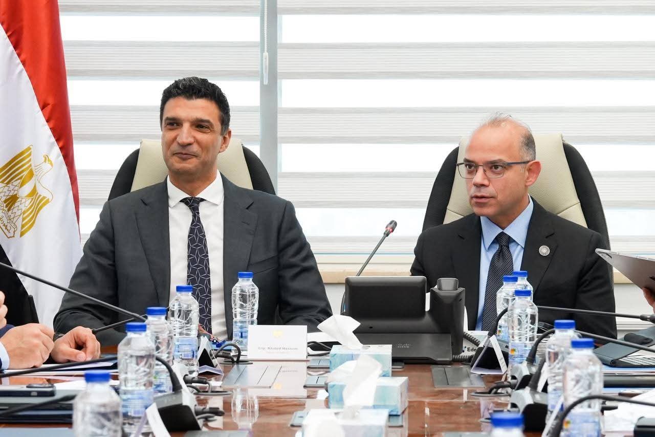 وزيرا الاستثمار والتجارة يبحثان مع شركة 