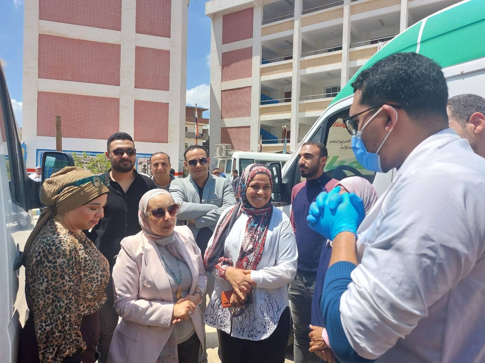 الكشف على ١٠٨٢ مواطنًا من خلال ٦ عيادات تخصصية فى القافلة الطبية بقرية بدران بالإسماعيلية