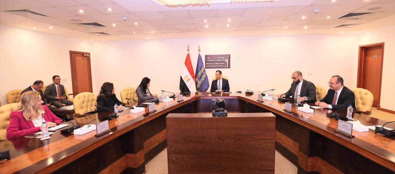 وزير الاتصالات يبحث تعزيز الشراكة في مجالات التحول الرقمي والذكاء الاصطناعي ودعم جهود مصر في جذب الاستثمارات