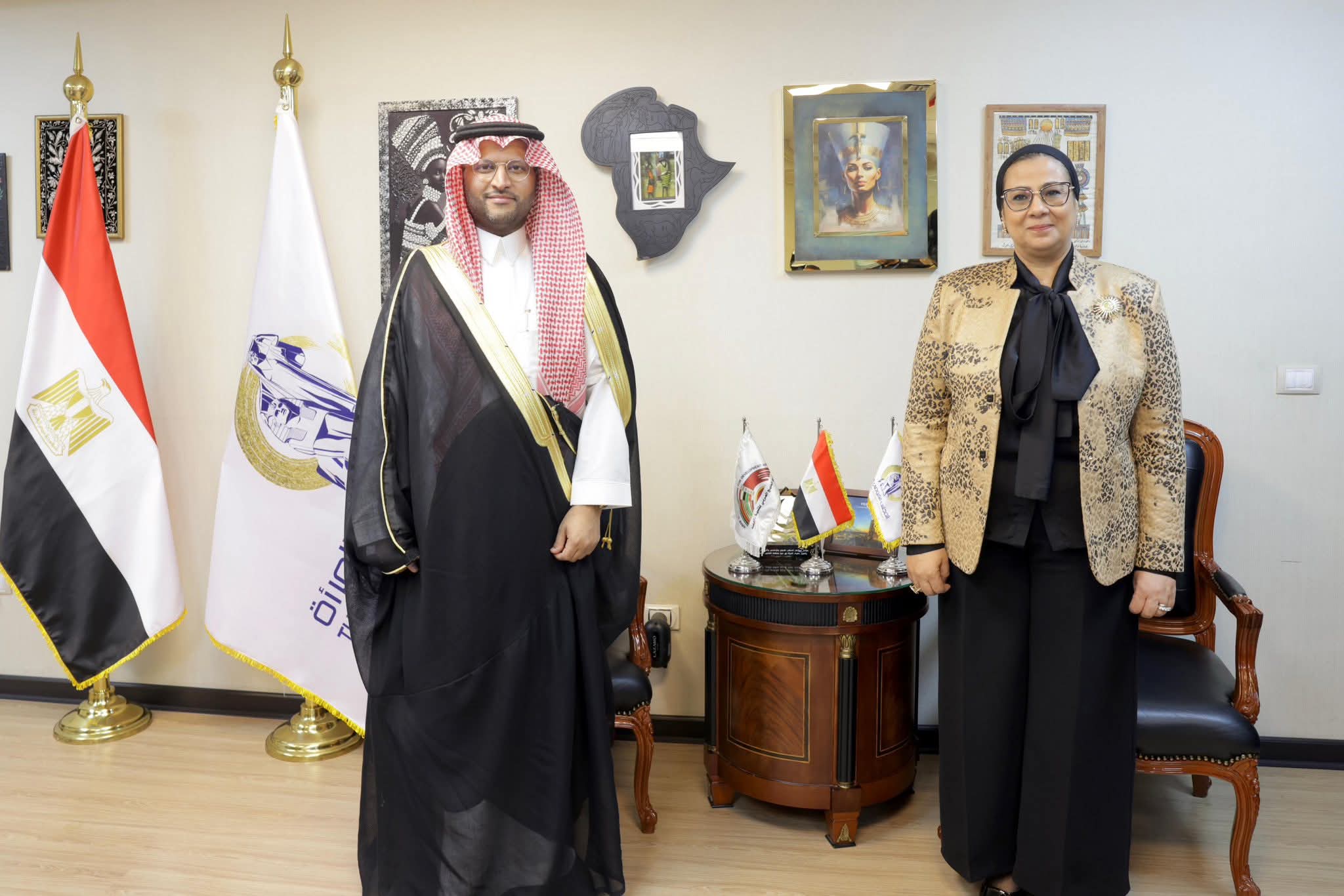 القومي للمرأة وبرنامج الخليج العربي للتنمية يبحثان تعزيز التعاون في مجال تمكين المرأة