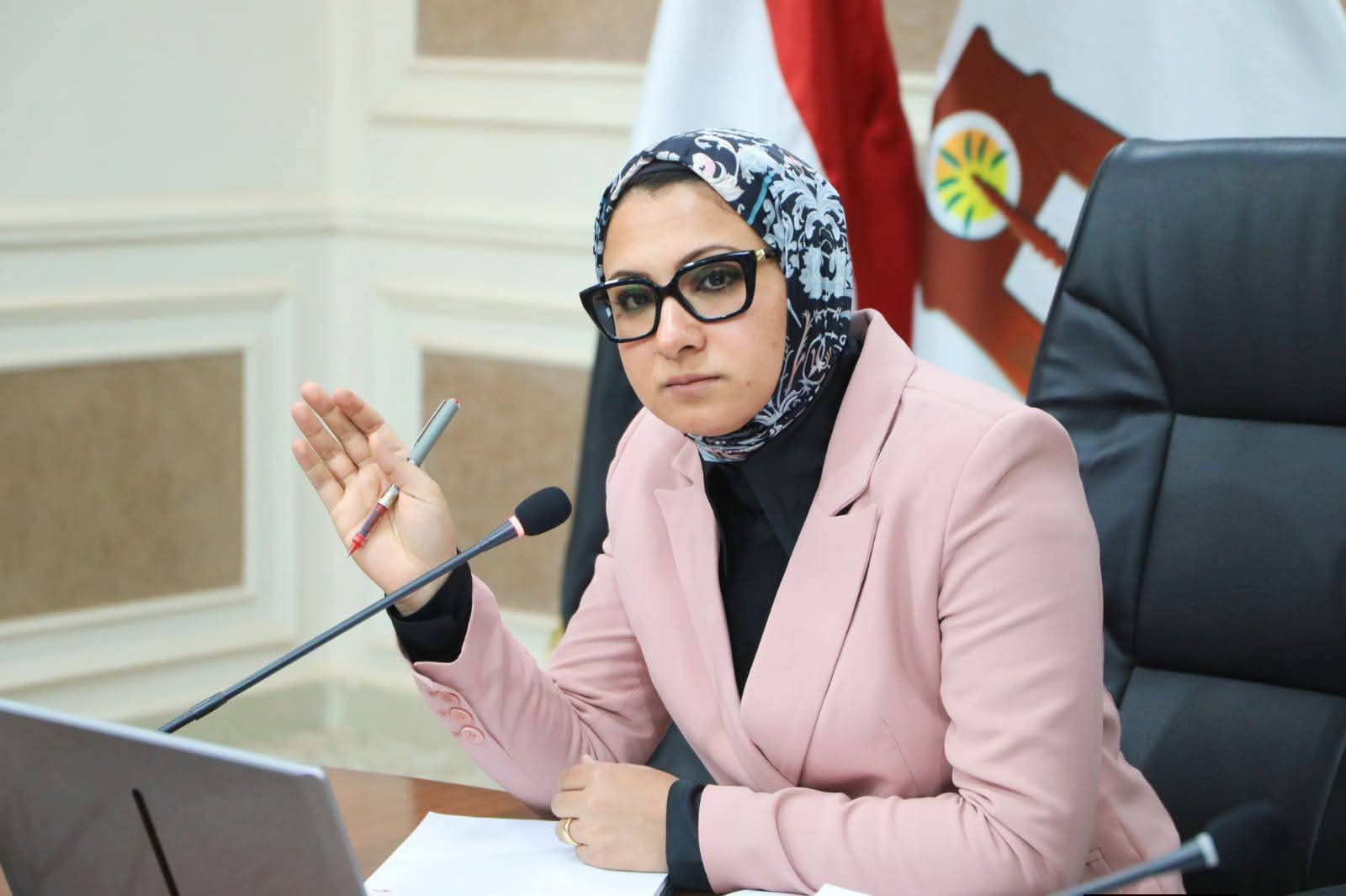 محافظ الوادي الجديد: إنشاء وحدة معدات ثقيلة بالداخلة ودعم الفرافرة ب ٣ معدات ثقيلة
