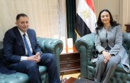 وزيرة التضامن ومحافظ دمياط يشهدان توقيع 