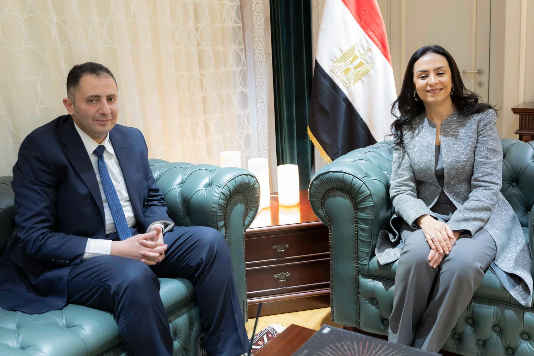 وزيرة التضامن ومحافظ دمياط يشهدان توقيع 