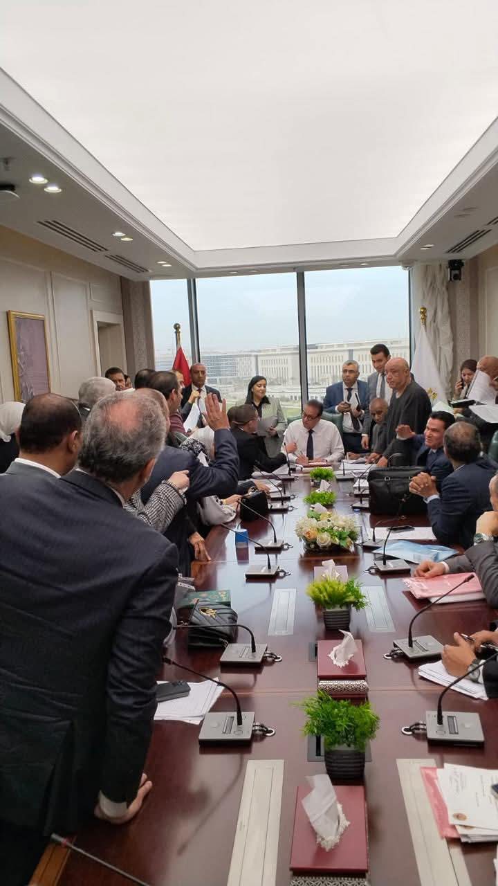 وزير الصحة يبحث مع نواب مجلسي النواب والشيوخ تعزيز التواصل بين السلطتين التنفيذية والتشريعية