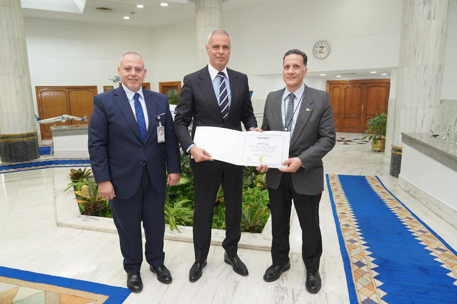 تكريم فريق صيانة الطائرات بعد نجاحهم فى تنفيذ أحد أعقد التعديلات الهيكلية لطائرات B737-800