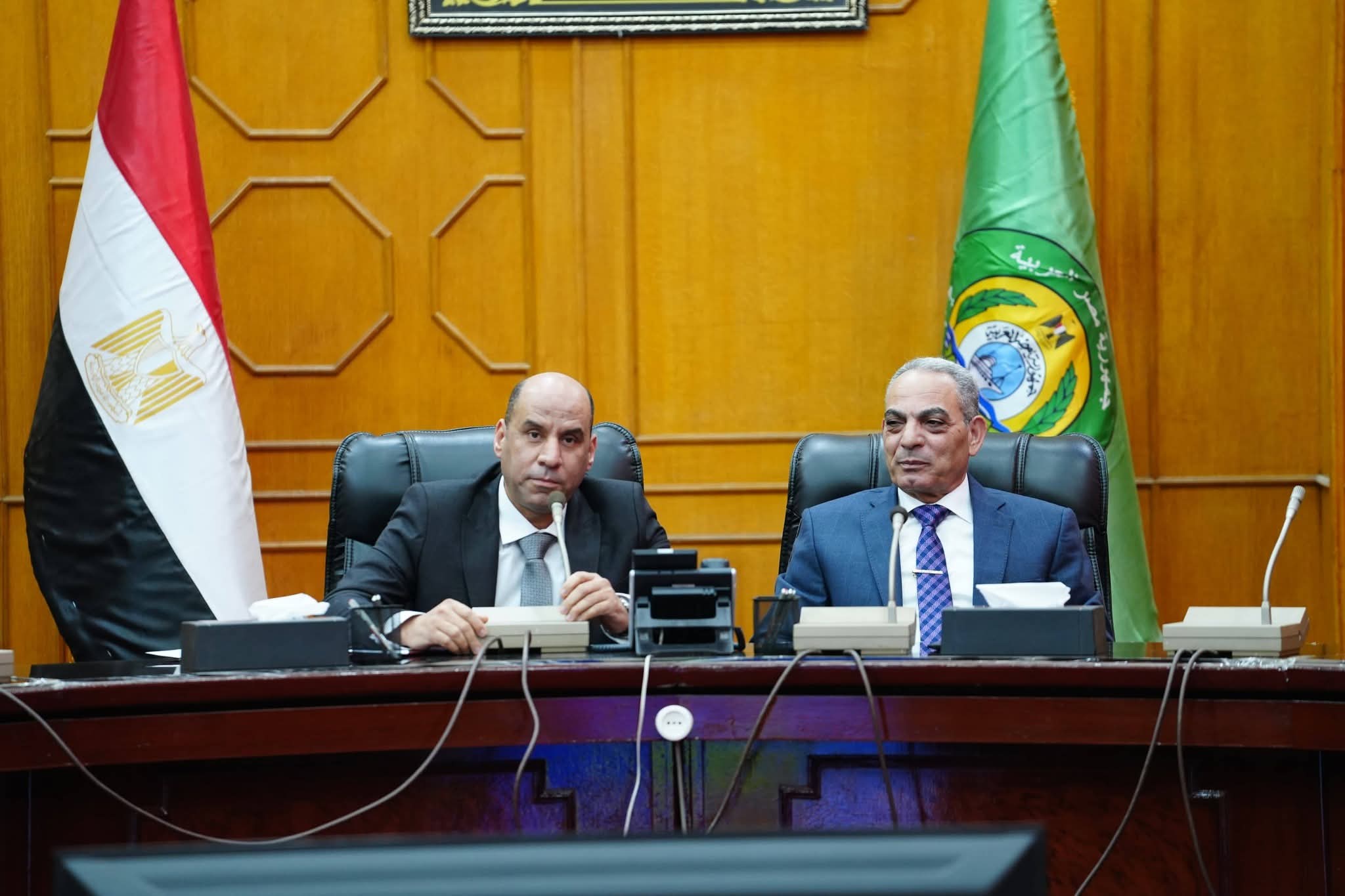 وزير العمل ومحافظ الإسماعيلية يسلمان عقود لذوي الهمم وشهادات لخريجي التدريب المهني