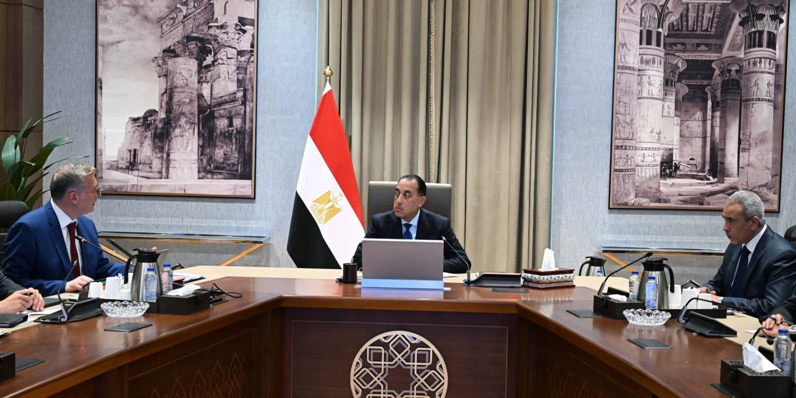 رئيس الوزراء يلتقي وزير البترول والثروة المعدنية لاستعراض عددٍ من ملفات