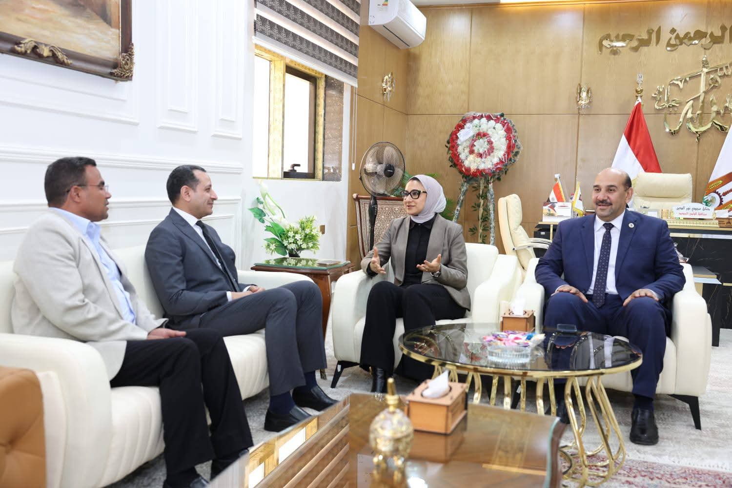 محافظ الوادي الجديد تبحث إنشاء معهدين للعلوم التجارية والتصنيع الغذائي
