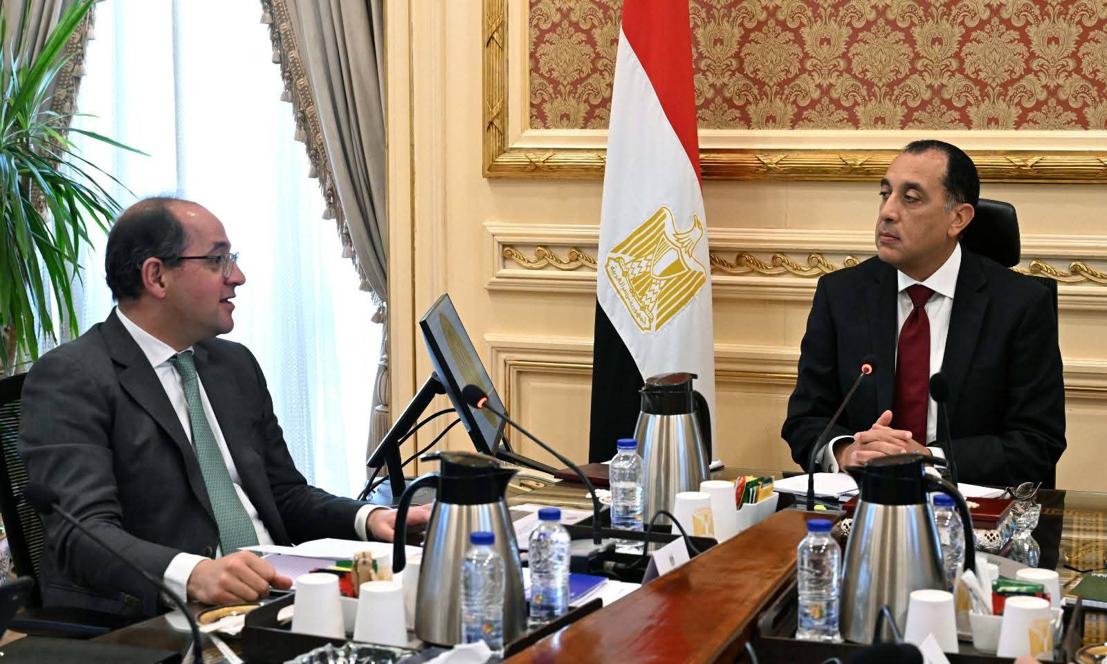 رئيس الوزراء يتابع مع وزير المالية تلبية الاحتياجات الأساسية للدولة