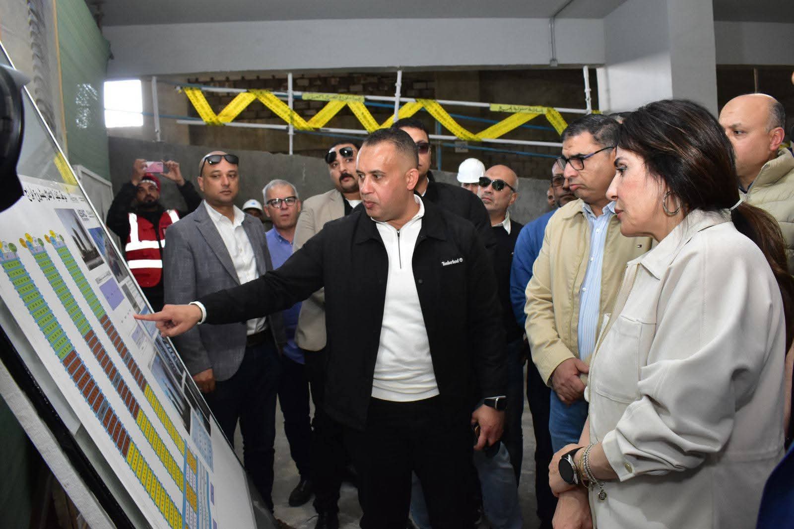 وزيرة الإسكان تتفقد الأبراج الشاطئية وطريق البوليفار وكمبوند 