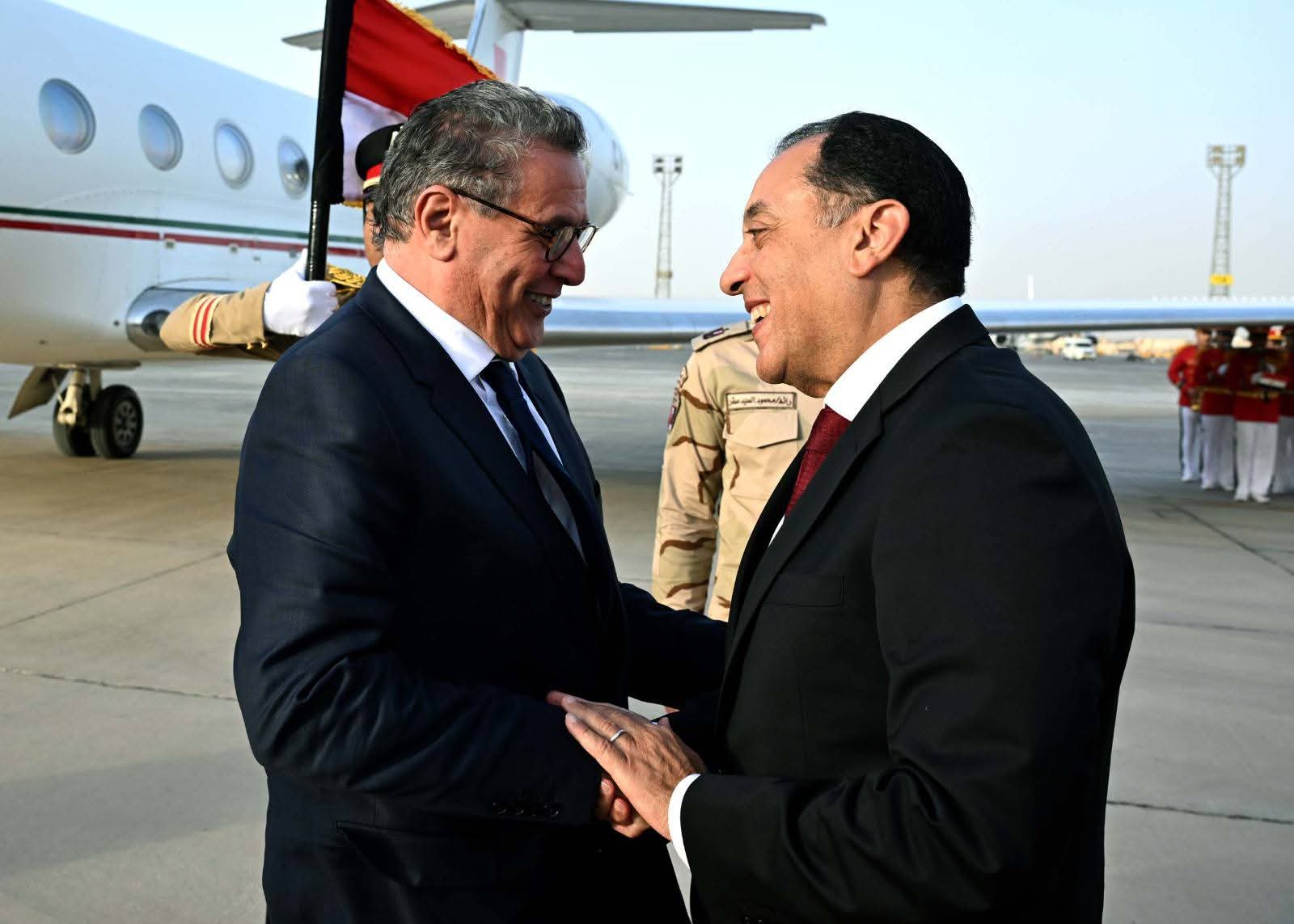 رئيس الوزراء يستقبل نظيره المغربي في مطار القاهرة الدولي لتدشين الدورة الأولى للجنة التنسيق المصرية ـ المغربية