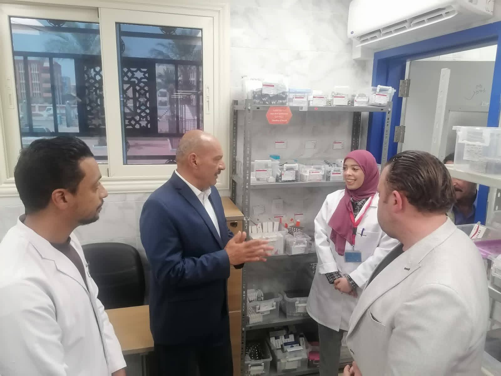 محافظ السويس يتفقد مركز طب أسرة التوفيق بحي عتاقة ويستمع لمطالب المواطنين