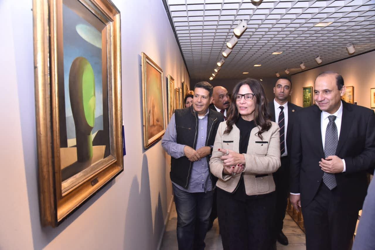 زكى تفتتح معرض 