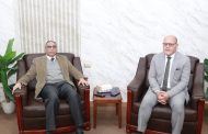 النعماني يتابع مع شركة وادي النيل سير العمل ومواعيد تسليم وتشغيل المشروعات الجديدة بجامعة سوهاج