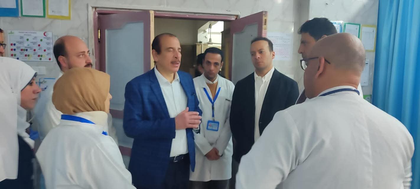نائب وزير الصحة يتفقد المنشآت الطبية بالبحيرة ويوصي بصرف مكافآت للمتميزين
