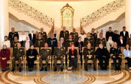 وزير الدفاع يكرم عدداً من القادة الذين أوفوا العطاء بالقوات المسلحة
