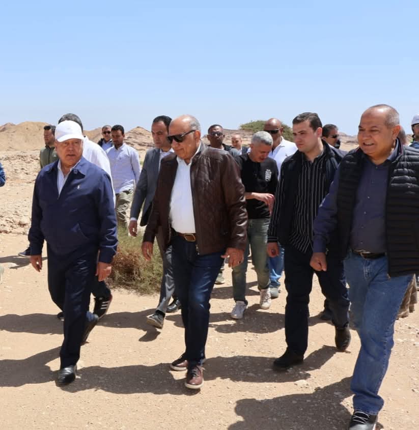 وزيرا النقل والكهرباء يتفقدان منطقة جبل الجلالة بالسويس