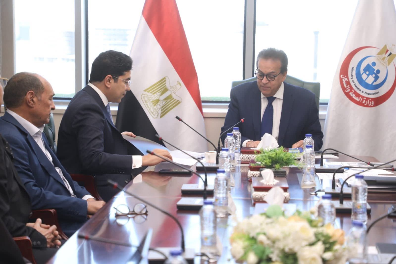 وزير الصحة يناقش تعزيز التعاون مع جمعية الإيثار لتطوير مستشفى الكبد المصري ببلطيم