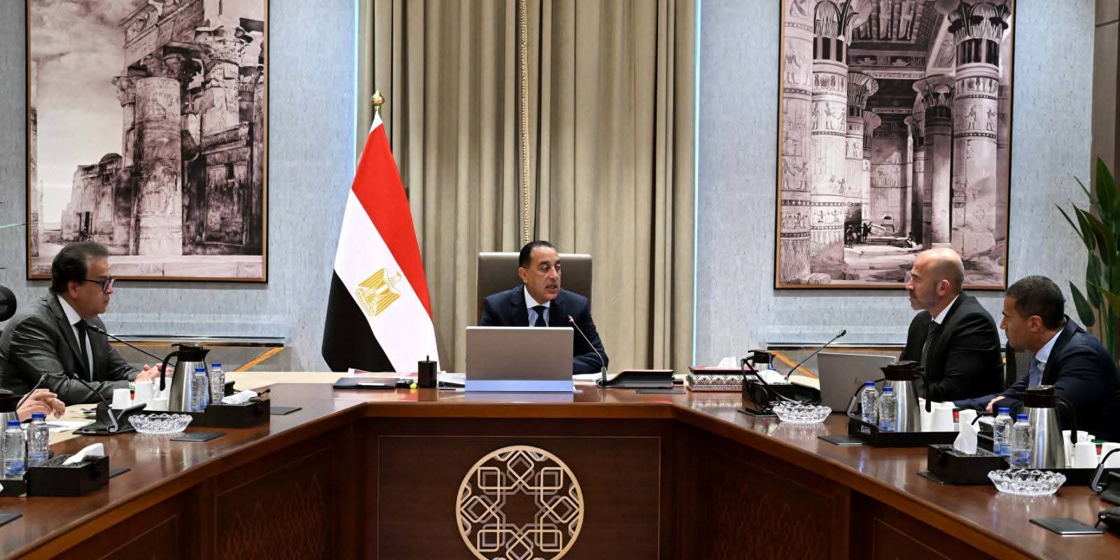 رئيس الوزراء يستعرض مقترحًا لتنفيذ مشروع مدينة المستشفيات والمعاهد الطبية بالعاصمة الجديدة