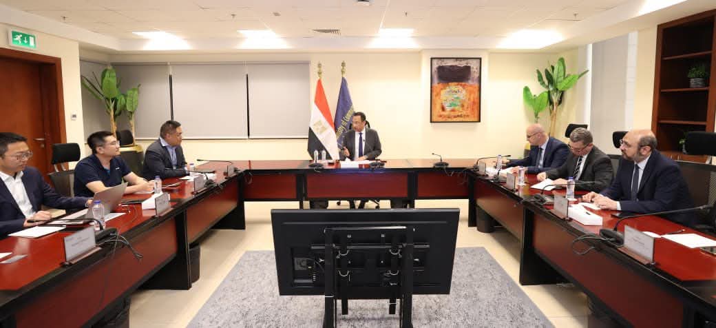 هندي: تهيئة بيئة جاذبة للاستثمارات في صناعة الهواتف المحمولة لتوطين التكنولوجيا في مصر وخلق فرص عمل للشباب