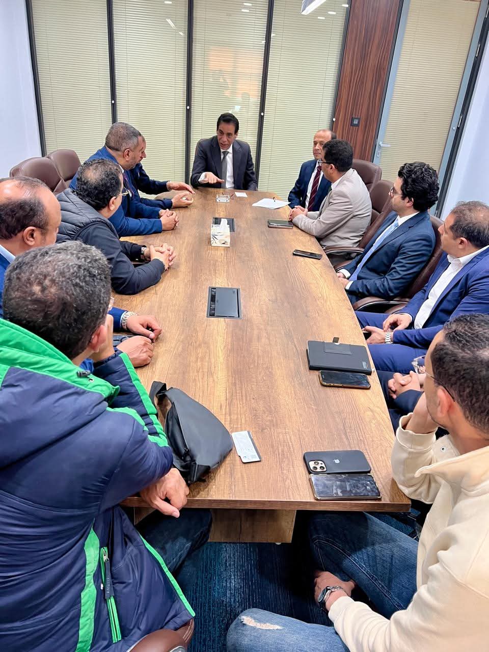 الجوهرى يلتقي أعضاء الجالية المصرية في ليبيا
