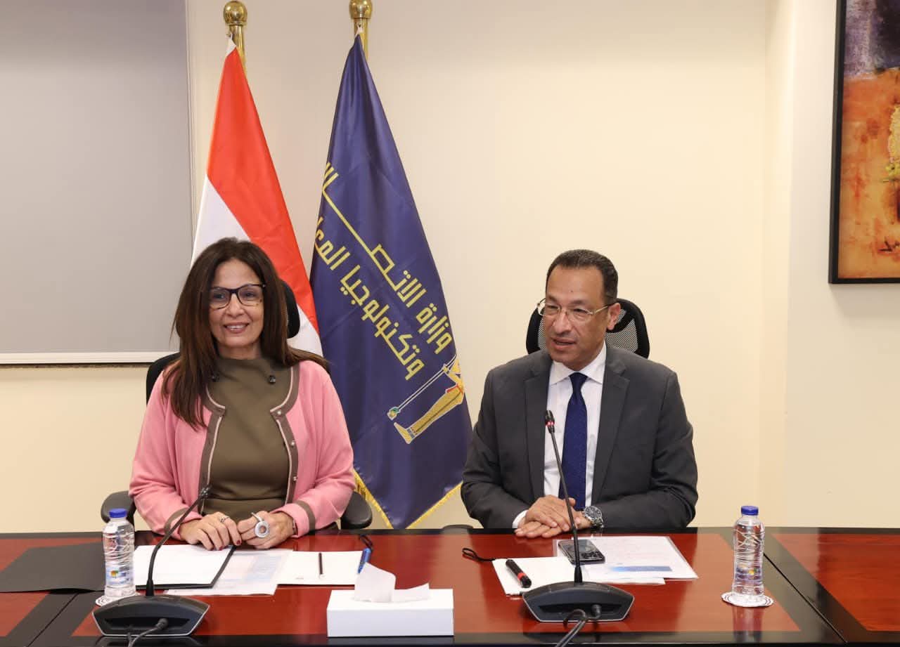 وزيرا الاتصالات والثقافة يبحثان التحول الرقمي واستخدام الذكاء الاصطناعي في الترجمة الآلية للكتب وإنتاج الكتب الصوتية