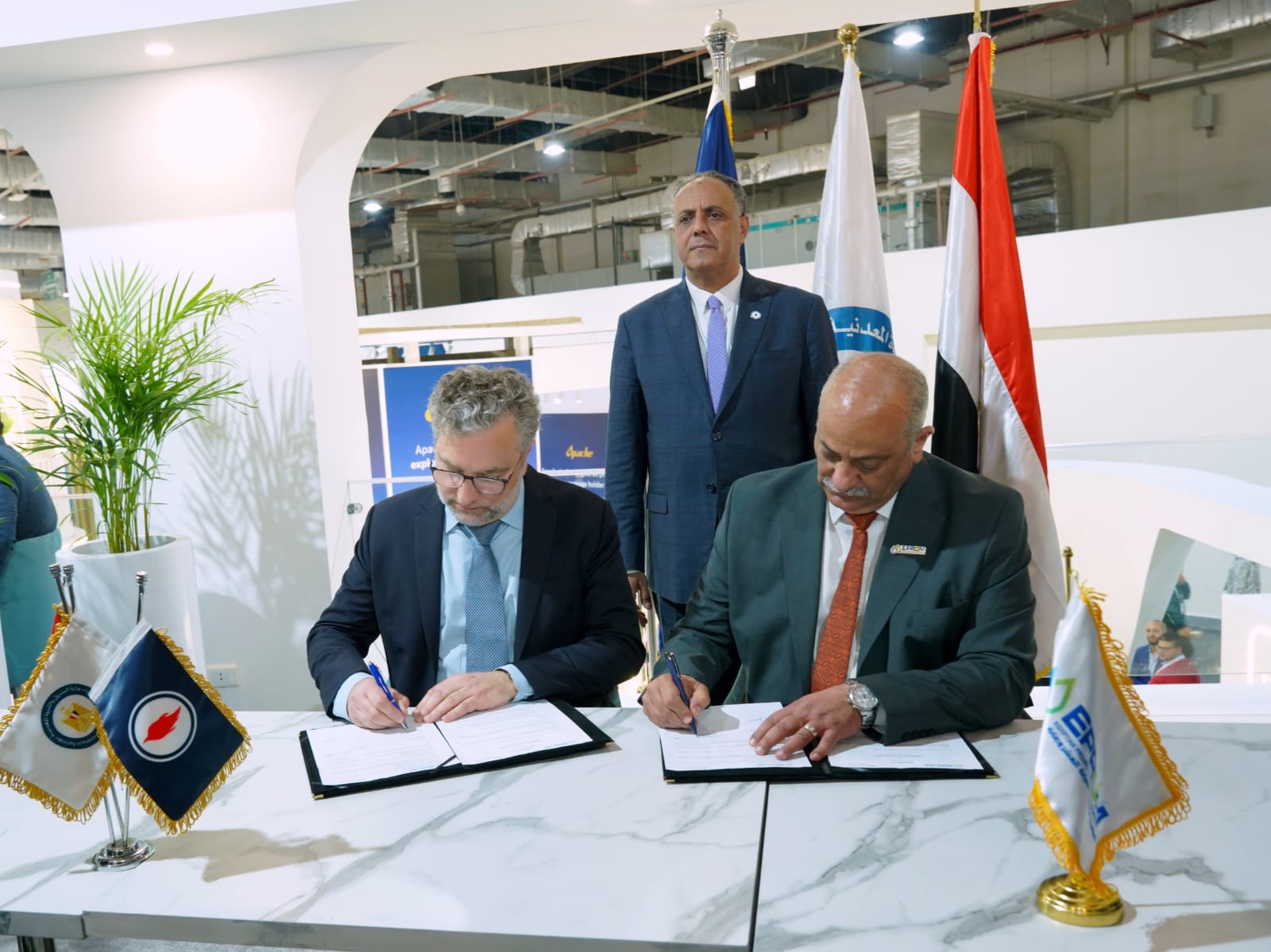 المصرية لتشغيل وصيانة المشروعات إيبروم توقع وتجدد اتفاقيات التشغيل والصيانة مع عجيبة وتكنيب انرجى وميدور و