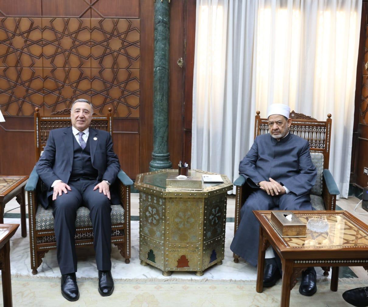 الطيب يستقبل رئيس المحكمة الدستورية العليا وسط إشادة بدور المؤسستين في ترسيخ الاستقرار الوطني