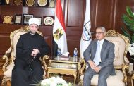 محافظ بني سويف يستقبل وزير الأوقاف ويؤديان صلاة الجمعة بمسجد عمر بن عبد العزيز