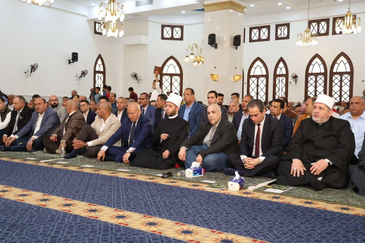 وزير الأوقاف ومحافظ القاهرة ورئيس الوطنية للإعلام يؤدون صلاة الجمعة بمسجد «أحباب المصطفى»