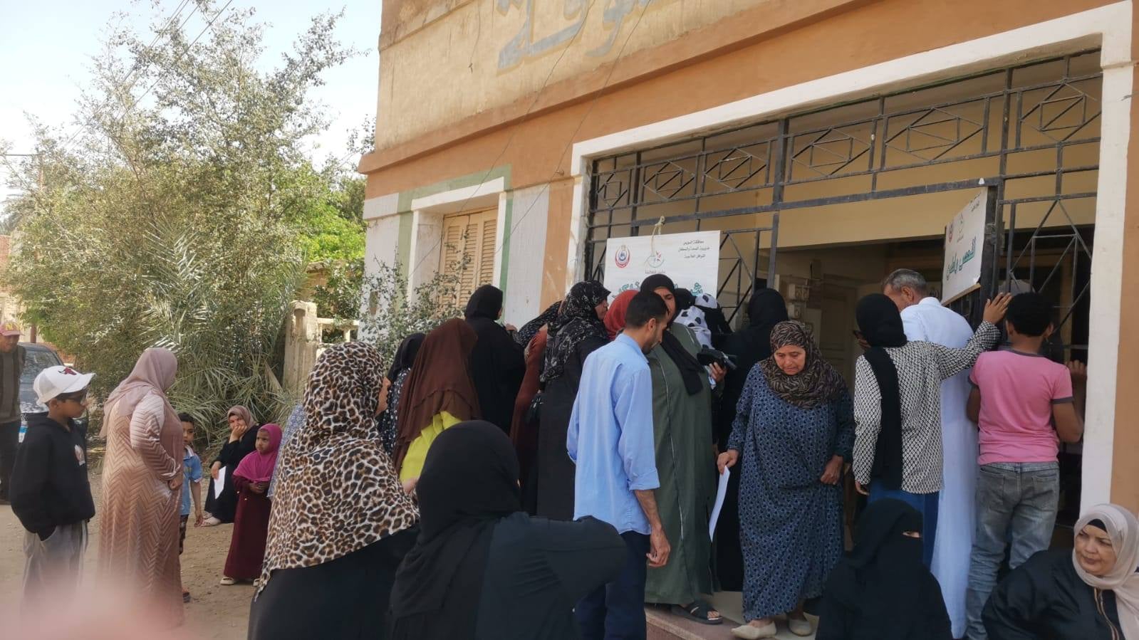 صحة السويس : أجرينا الكشف الطبي على 904 حالات بختام أعمال القافلة العلاجية بالجناين