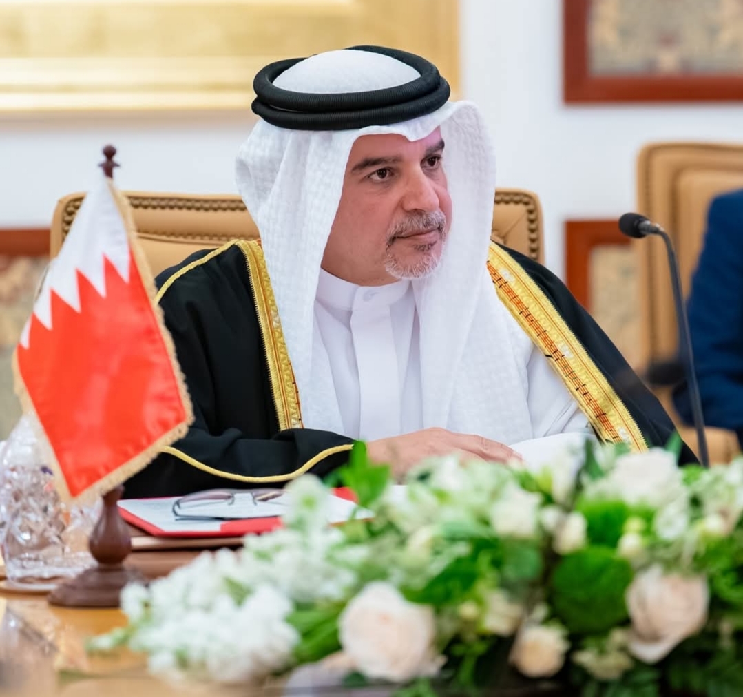ولى العهد البحريني : ضرورة وقف اعتداء إيران وفتح مضيق هرمز