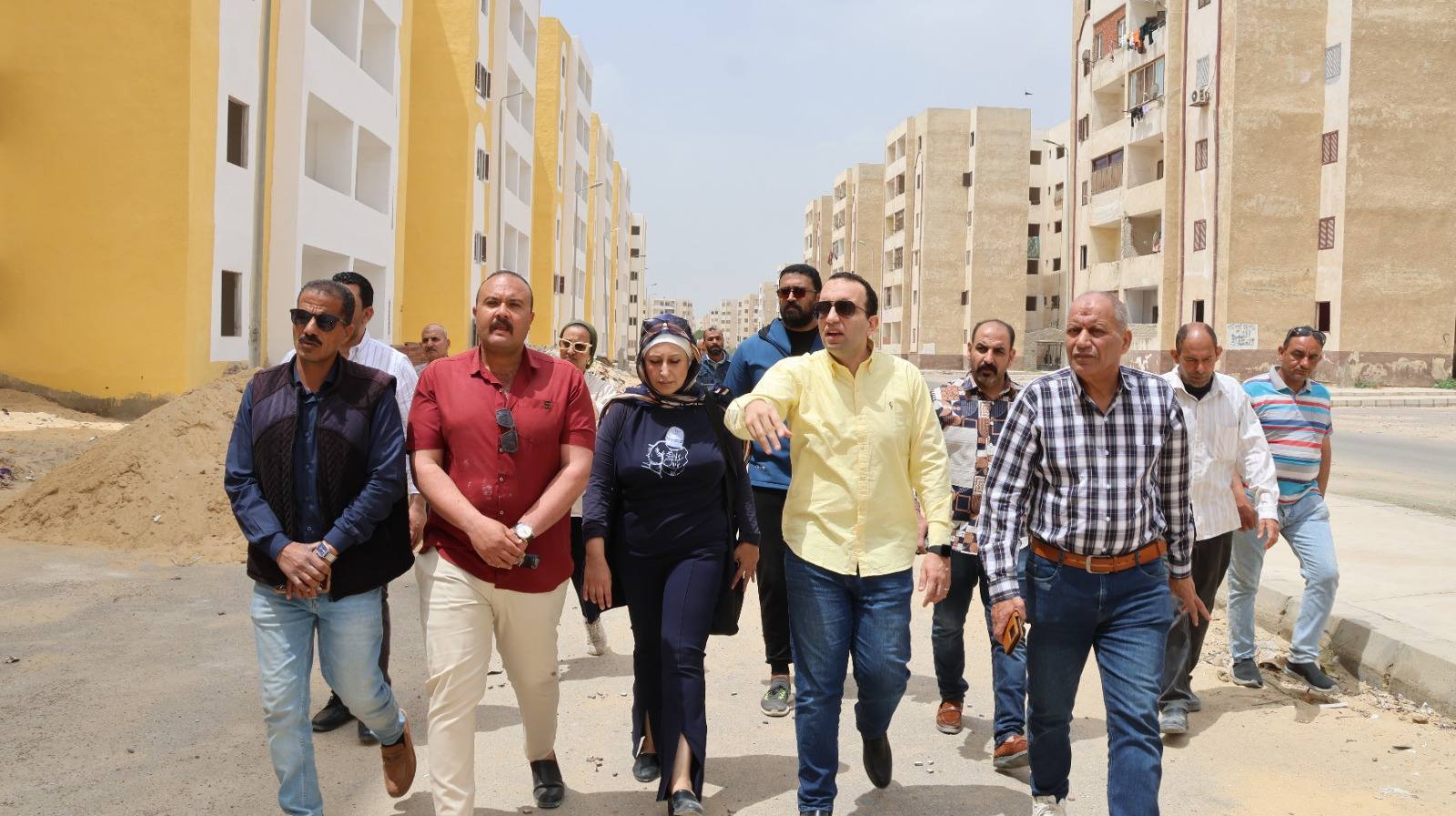 نائب محافظ الإسماعيلية يتفقد ميدانيًّا أعمال تطوير ورفع كفاءة ١٢ عمارة إسكان اقتصادي تمهيدًا لتسليمها لمستحقيها