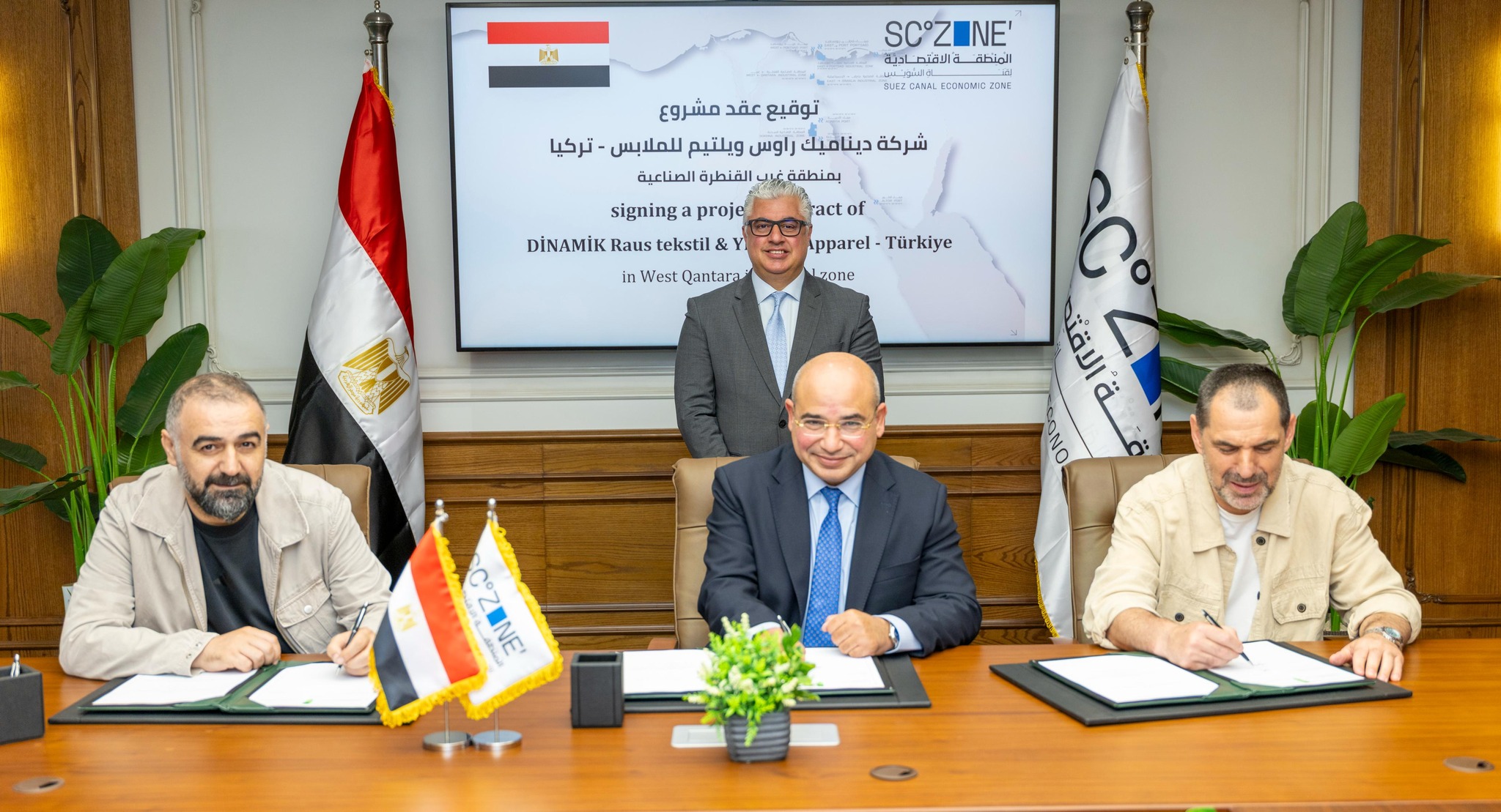 جمال الدين يشهد توقيع عقد مشروع شركة 