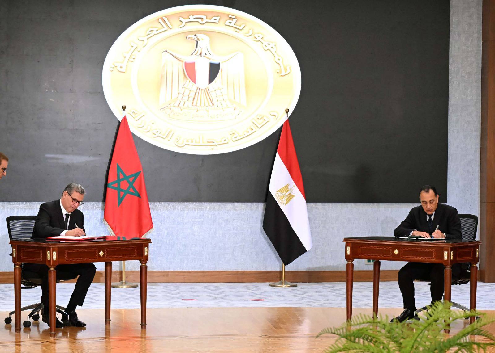 رئيسا حكومة مصر والمغرب يشهدان توقيع عددٍ من الوثائق لدعم وتعزيز العلاقات الثنائية بين البلدين