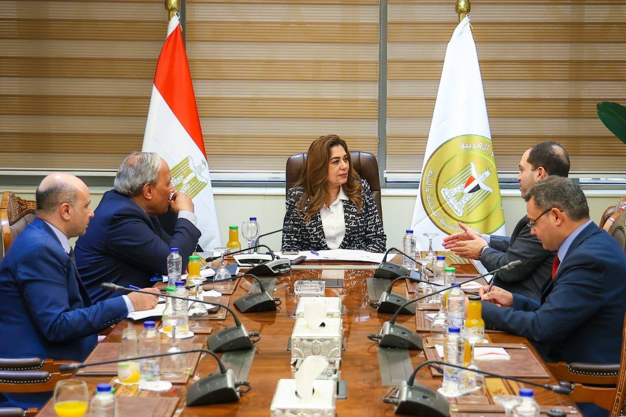 عوض تلتقي عدداً من أعضاء مجلسي النواب والشيوخ لمتابعة الملفات الخدمية واحتياجات المواطنين بالمحافظات