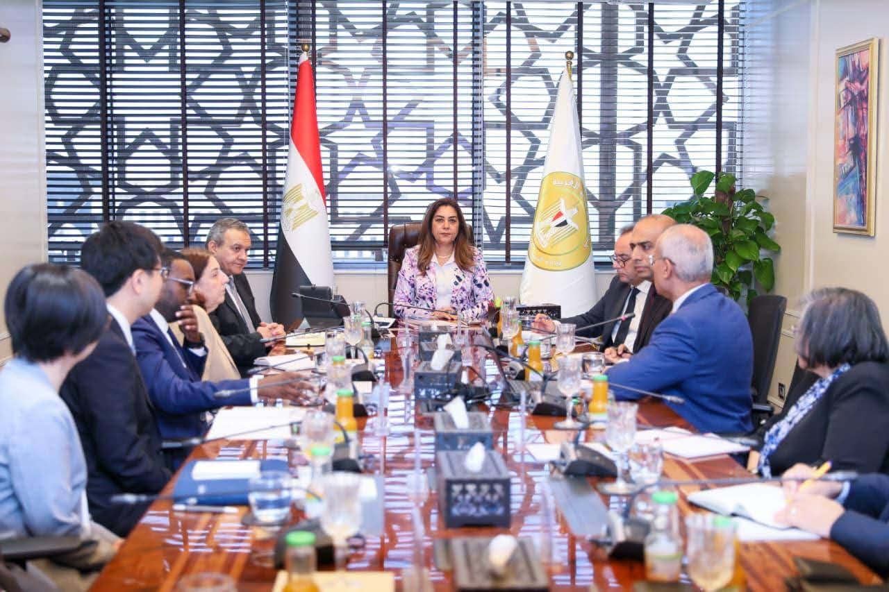 عوض تناقش مع بعثة البنك الدولي مشروع إدارة تلوث الهواء وتغير المناخ في القاهرة الكبرى