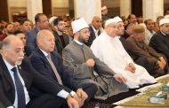 الأوقاف ومحافظ القاهرة ونقيب الأشراف وشيخ مشايخ الطرق الصوفية يؤدون صلاة الجمعة بمسجد السيدة نفيسة