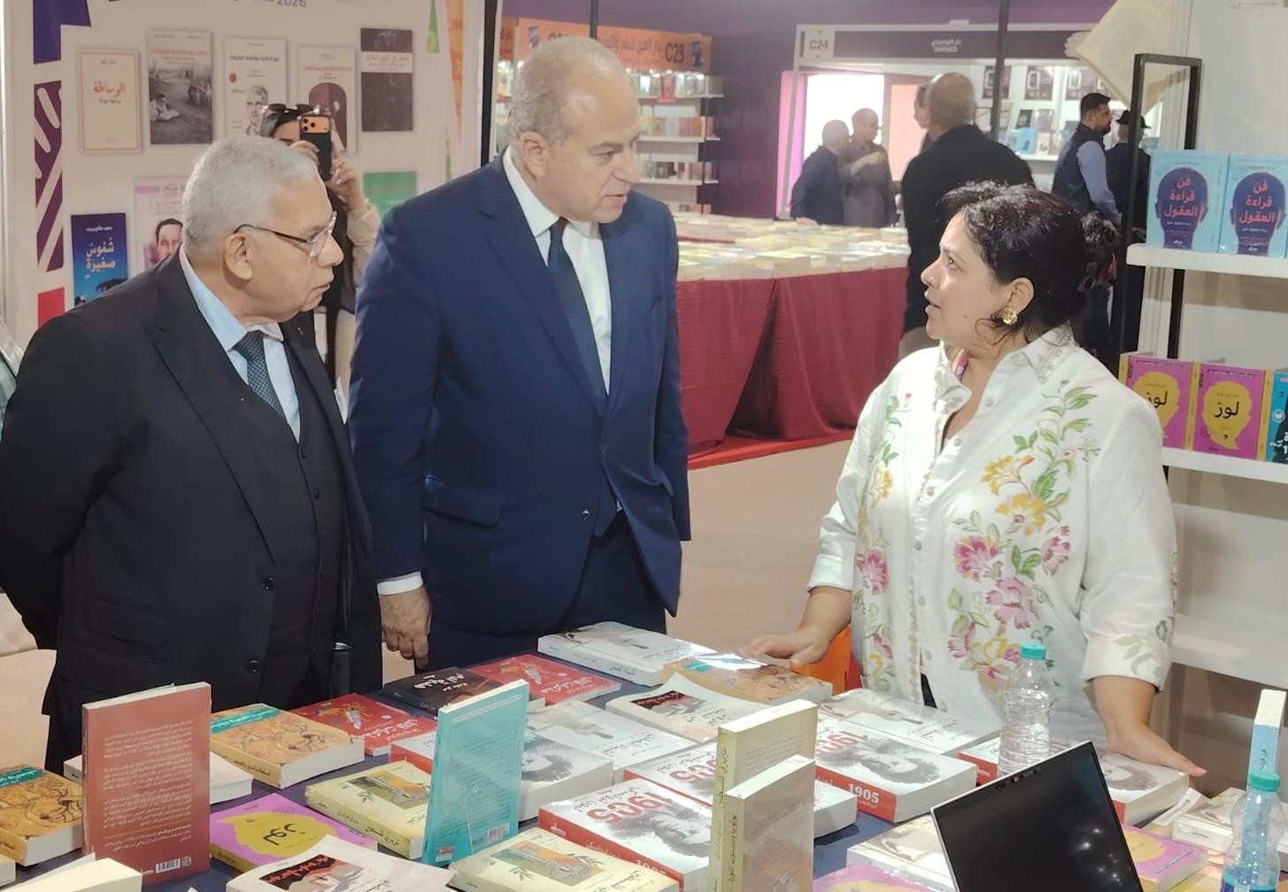 السفير المصري يؤكد عمق العلاقات الثقافية بين مصر والمغرب خلال زيارته لمعرض الرباط الدولي للكتاب