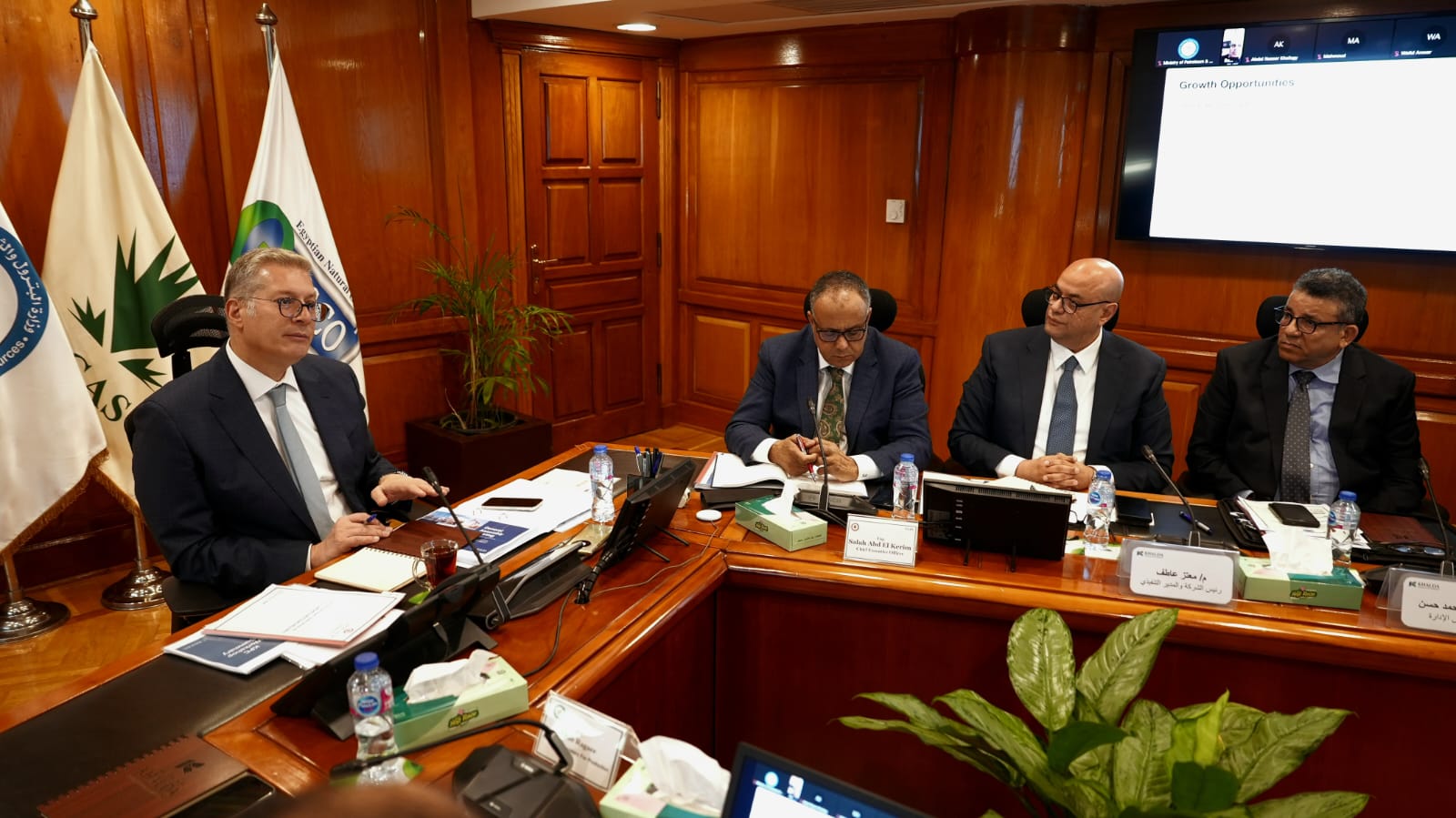 بدوى يوجه بالإسراع في استغلال إمكانات البترول والغاز بحقول شركة خالدة