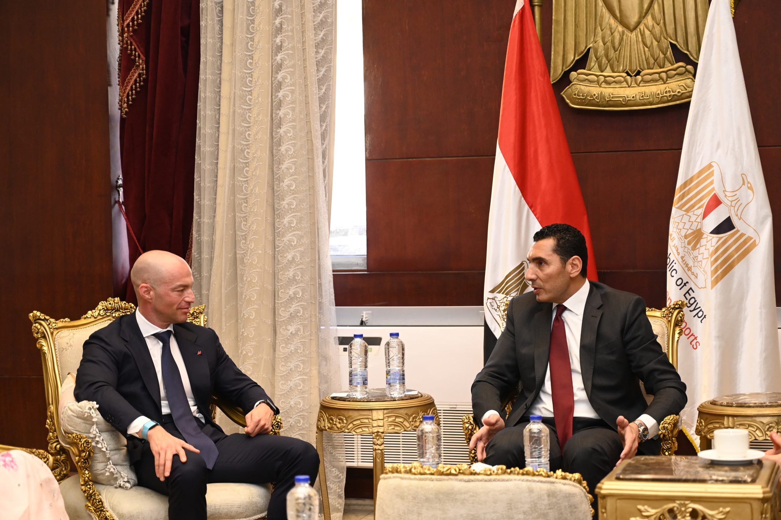 جوهر يلتقي نائب رئيس اللجنة الأولمبية الروسية ورئيس مجموعة ماراثون الاستثمارية بروسيا