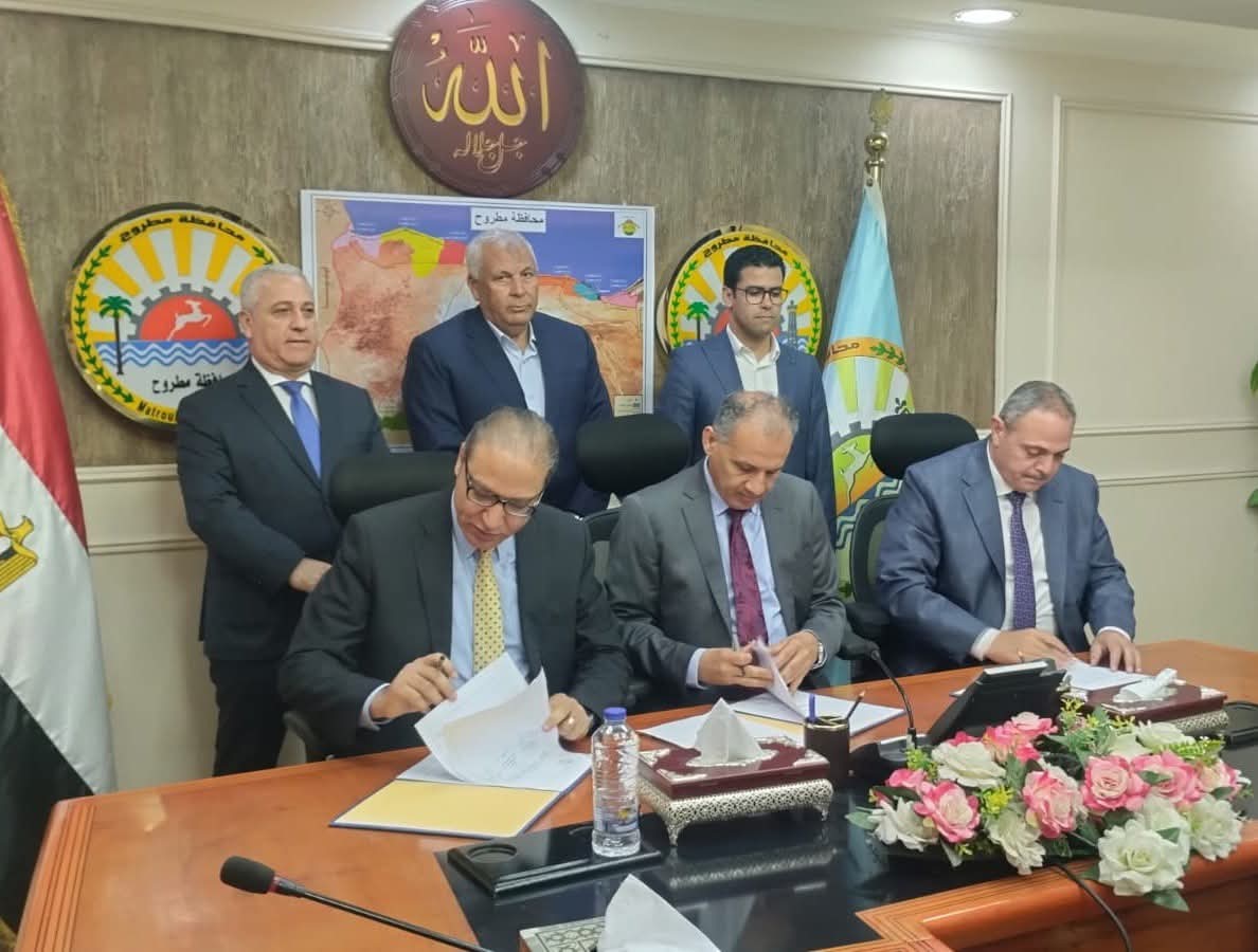 محافظ مطروح والوطنية للصحافة يوقعان بروتوكول تعاون لاعتماد الهيئة والمؤسسات القومية كجهة معتمدة لمشروع 