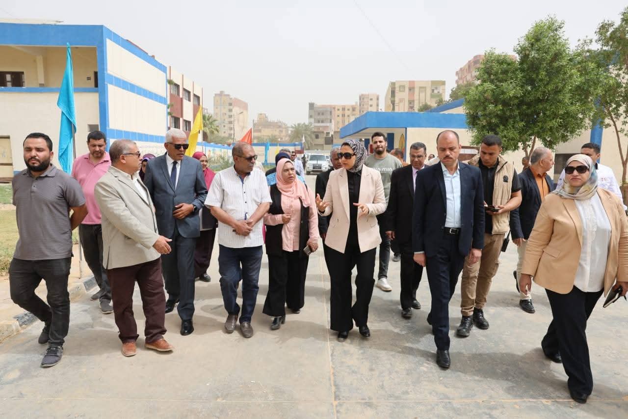 محافظ الوادي الجديد تتفقد مدرسة الخارجة الثانوية الزراعية.. لتحويلها إلى مدرسة تكنولوجيا تطبيقية