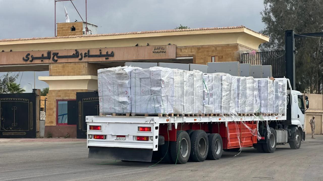 الهلال الأحمر المصري يطلق قافلة «زاد العزة» 189 أكثر من 3 آلاف طن من المساعدات الإنسانية